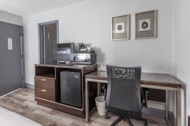 Room 28 of 43