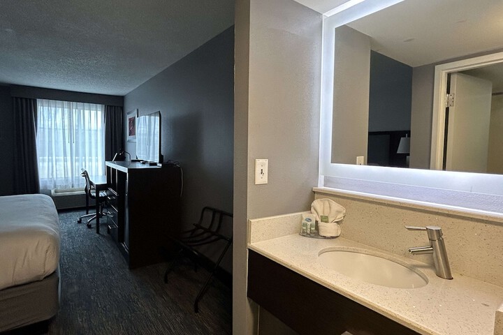 Room 10 of 40