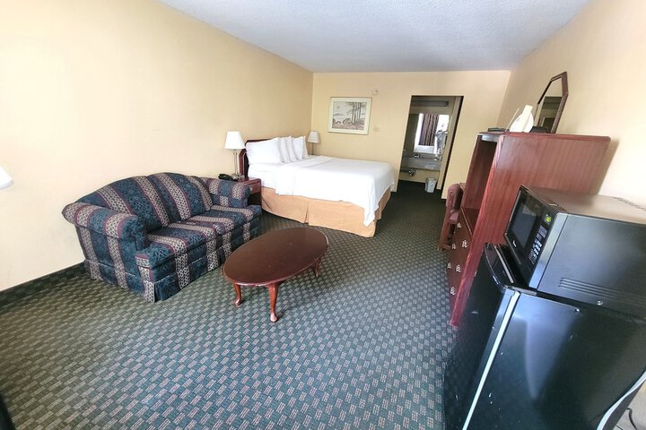 Days Inn by Wyndham Alexandria South