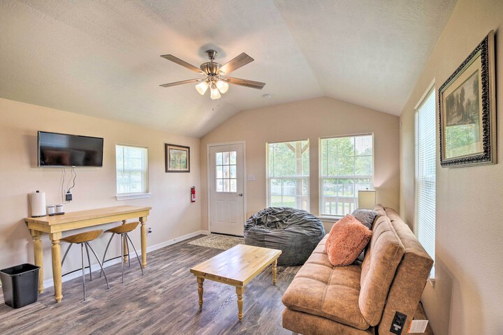 Stylish Woodville Cabin: Fishing Dock Access!