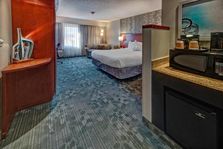 Courtyard by Marriott Alexandria