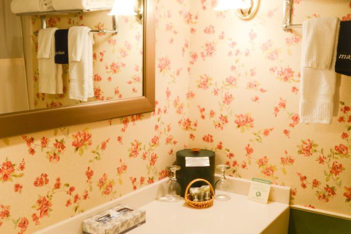 Room 16 of 49