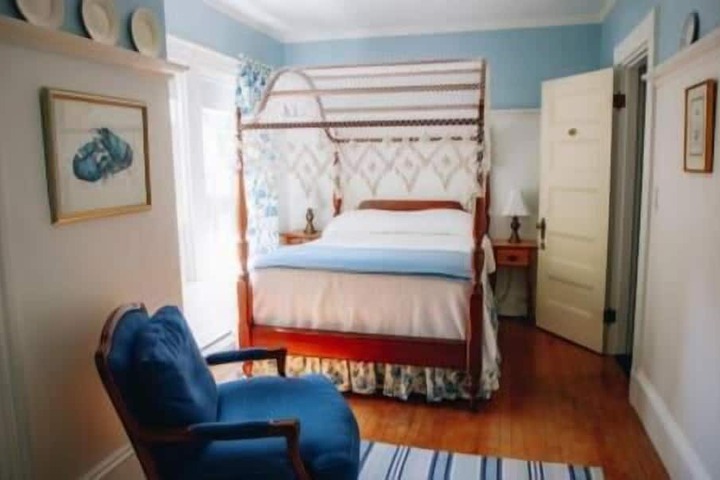 Room 27 of 33