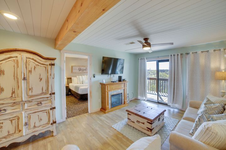 Unwind Fireside: Ozark Mtn Condo w / Resort Perks!