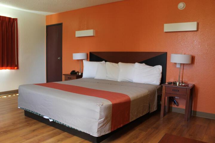 Room 16 of 18