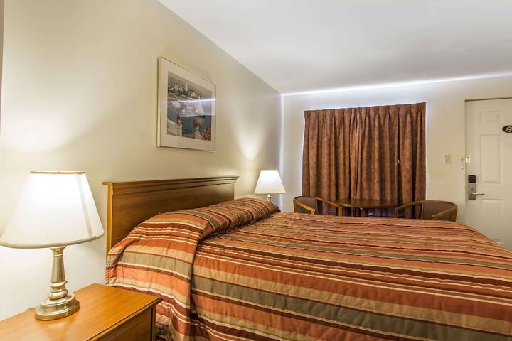 Room 27 of 48