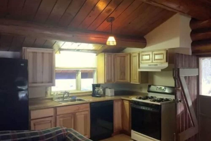 Daniels Lake Lodge B & B