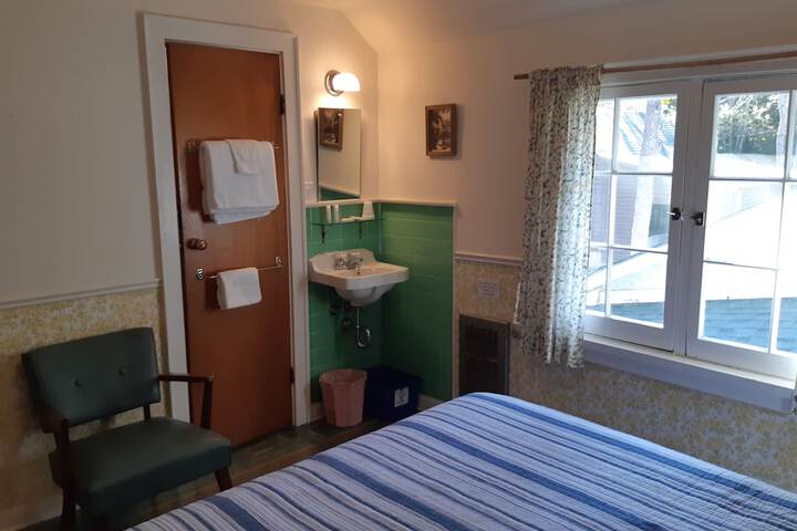 Room 85 of 215