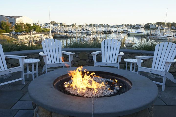 Anchor in Distinctive Waterfront Lodging