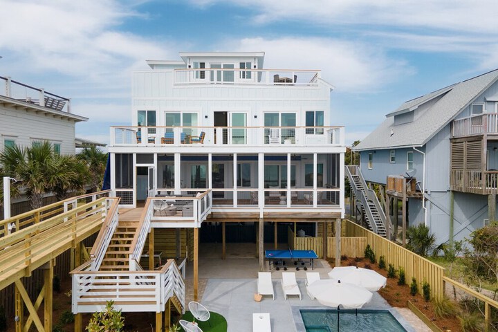 Oceans Eye by Avantstay Beach Front Home w / Roof Top Pool & Putting Green!
