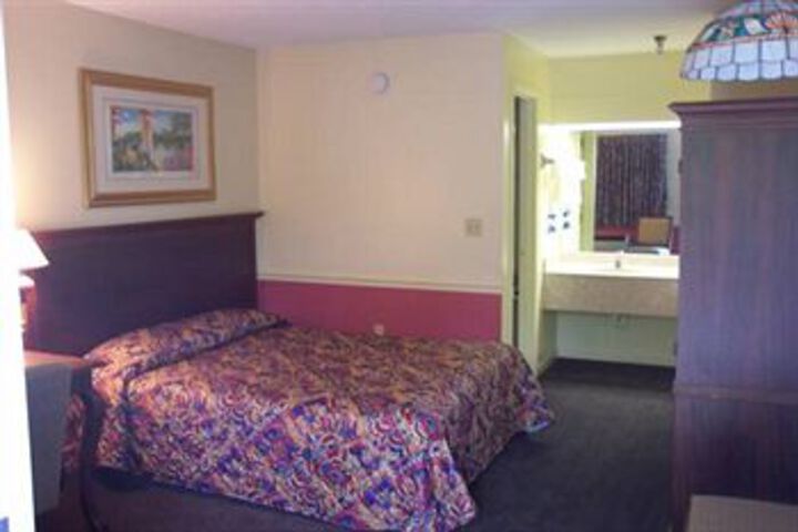 Crosbys Motor Inn