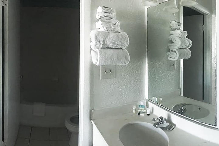 Room 17 of 19