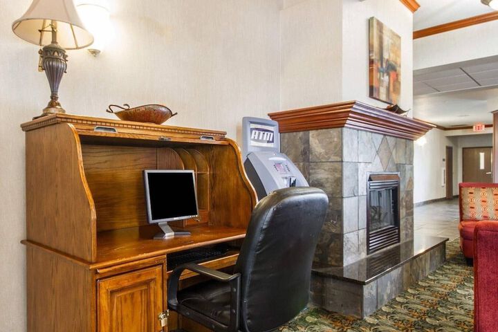 Comfort Inn & Suites Madison North