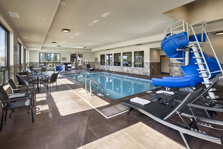 Glacier International Lodge
