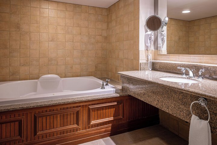 Isle Casino Hotel Waterloo - a Caesars Rewards Destination