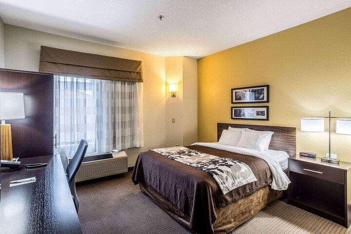 Room 8 of 12