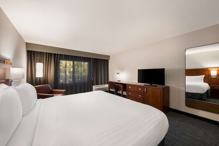 Room 10 of 42