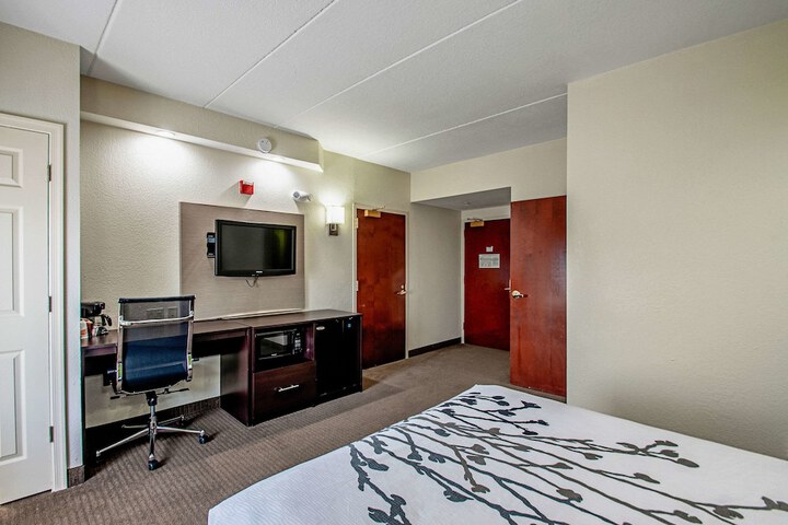Room 30 of 46
