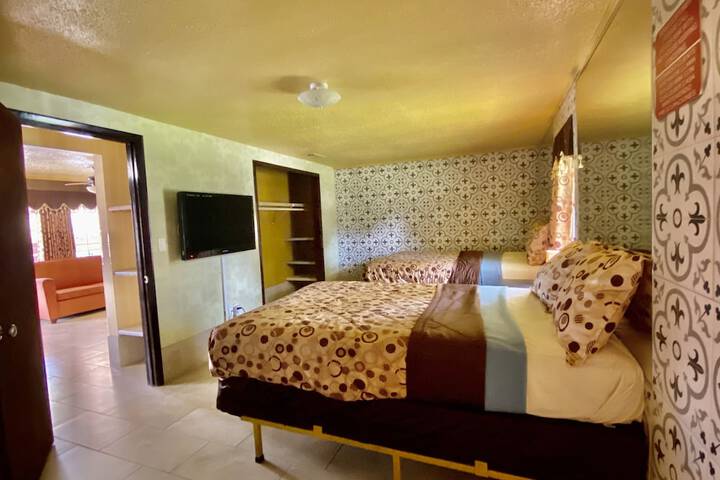 Room 10 of 28
