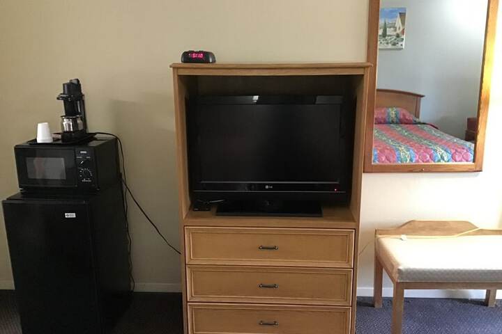 Room 4 of 12