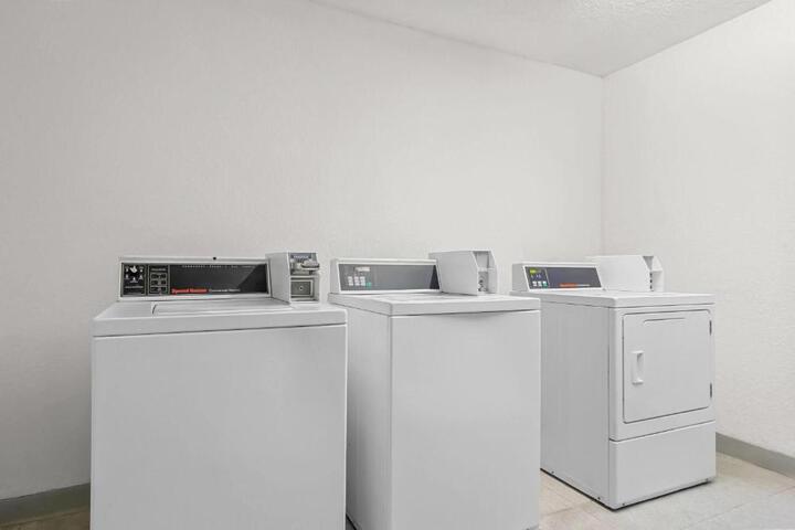 Travelodge Suites by Wyndham MacClenny