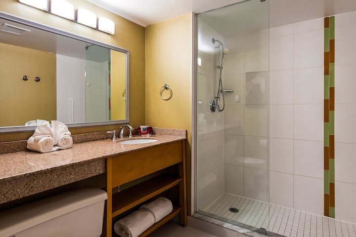Best Western Premier Toronto Airport Carlingview Hotel