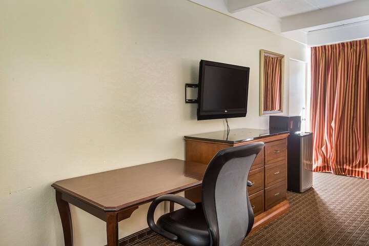 Room 14 of 25