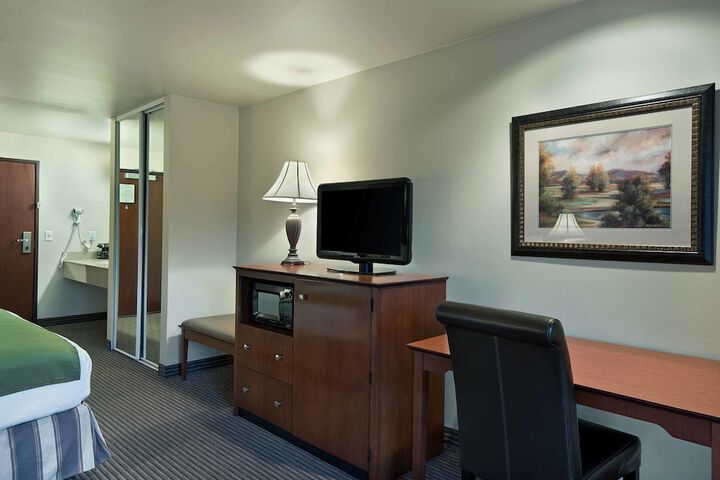 Oxford Suites Yakima