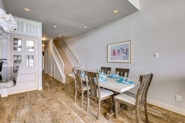 Beautiful Waterfront Condo on Lake Conroe w / Dock