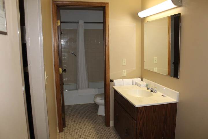Colonial Inn Dyersville