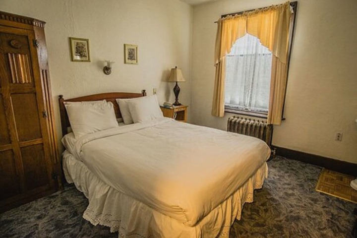 Room 54 of 92