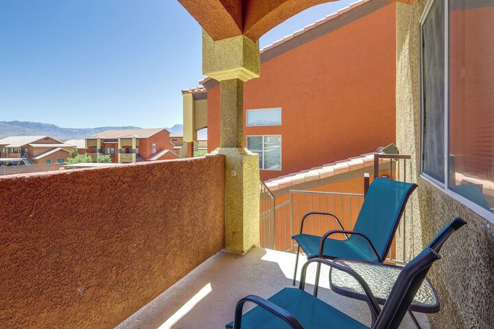 Mesquite Condo w / Community Pool & Hot Tub!