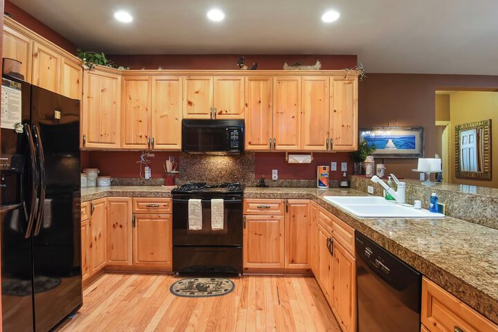 Crystal Charm Amazing 3 BDR Condo Close to Beaches Casinos, & Skiing!