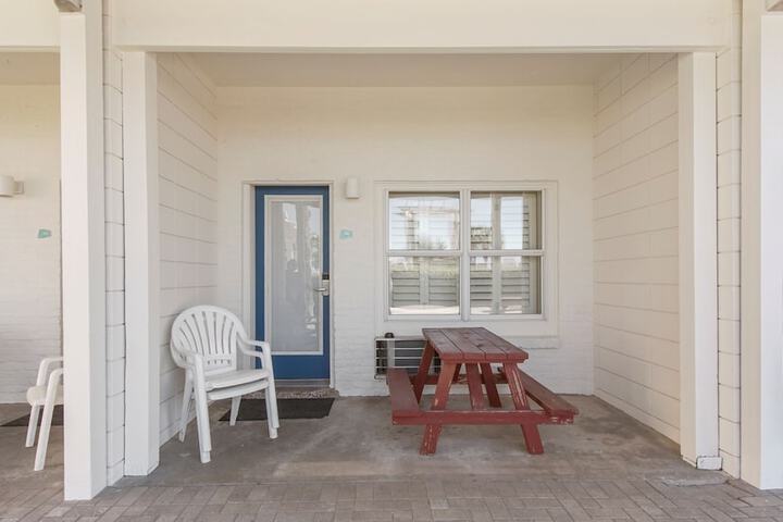 The Driftwood Lodge
