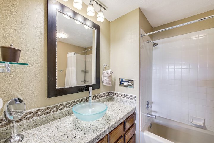 Ski-in / out Granby Ranch Condo w/ Balcony!