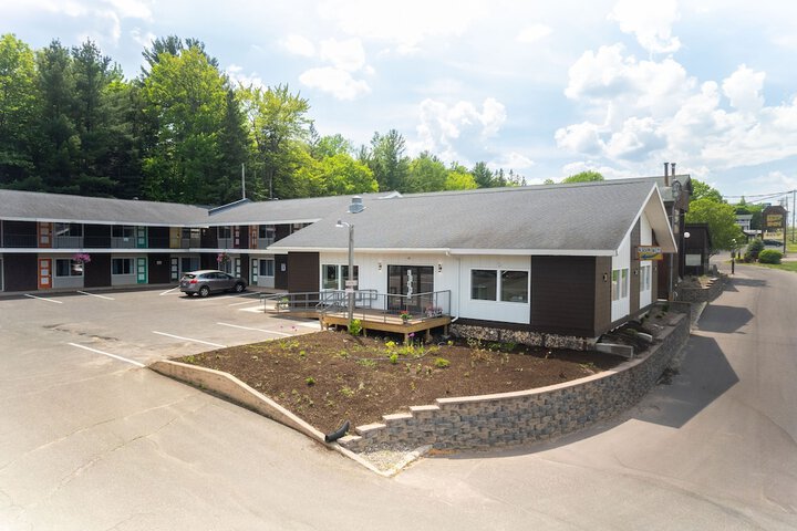 Cedar Motor Inn