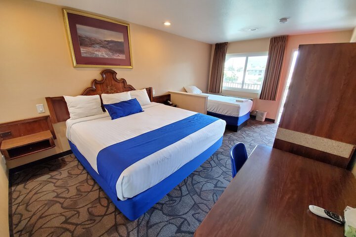 Room 32 of 48