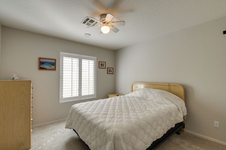 Pool & Golf Course Views: Family Home in Gilbert