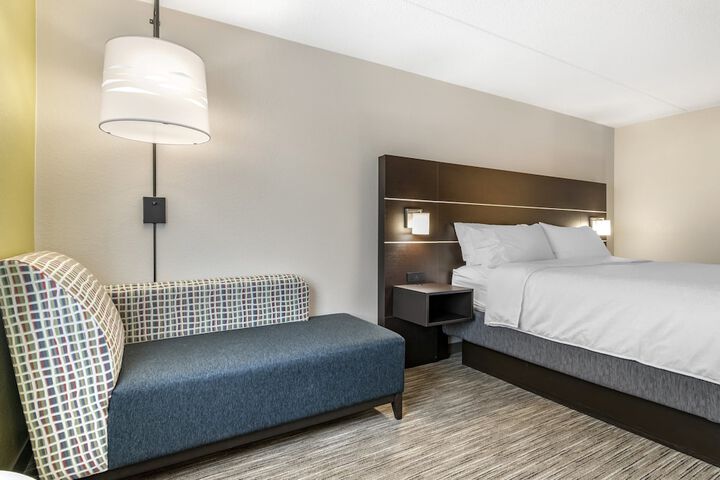 Room 11 of 24