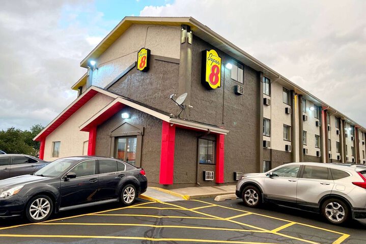 Super 8 by Wyndham Cedar Rapids