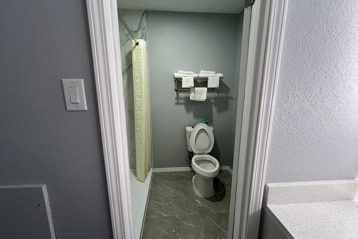 Room 17 of 32