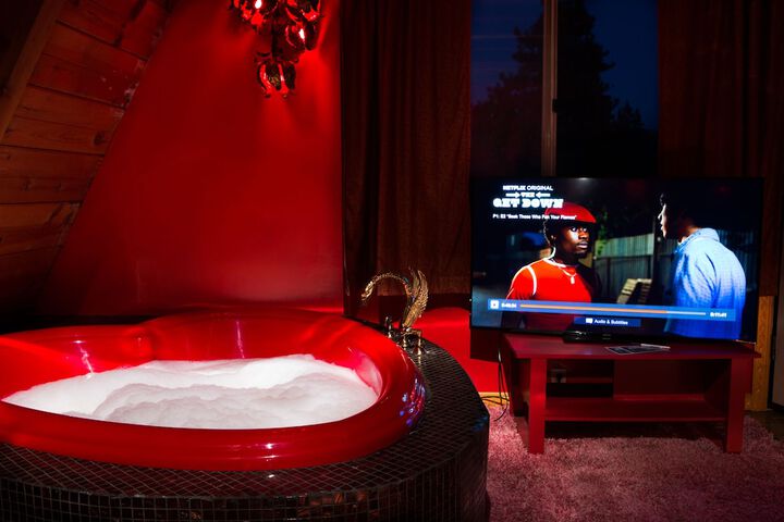 Hot Tub 75 of 77