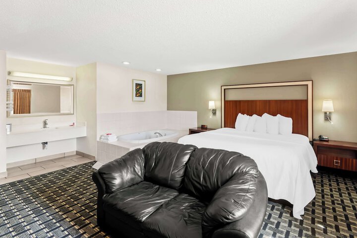 Room 13 of 30
