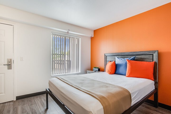 Room 8 of 16