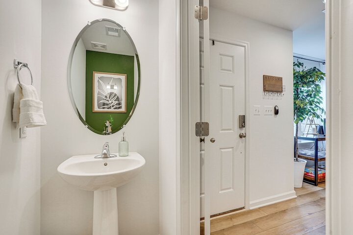 Great for Families! Townhome 9 Mi to Harpers Ferry