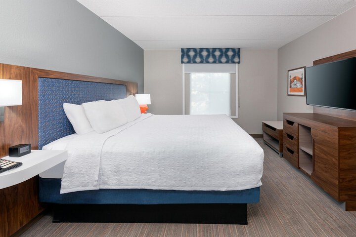 Hampton Inn & Suites Charlottesville-At the University