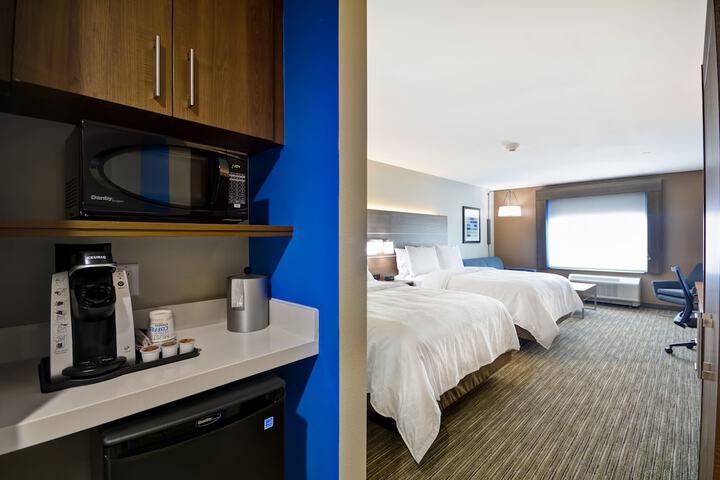 Room 33 of 49