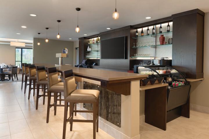 Lounge 21 of 23