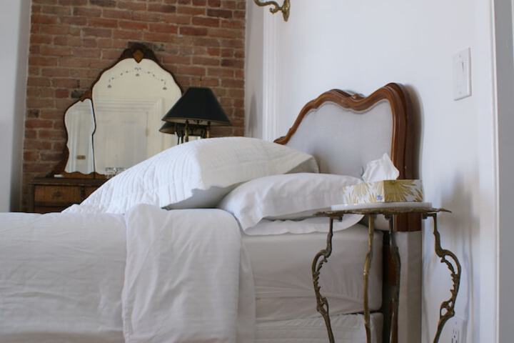 Room 45 of 76