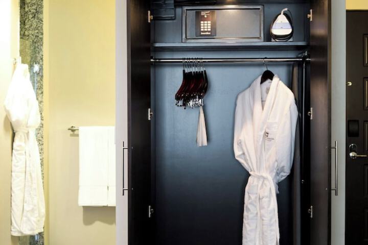 Room 33 of 74